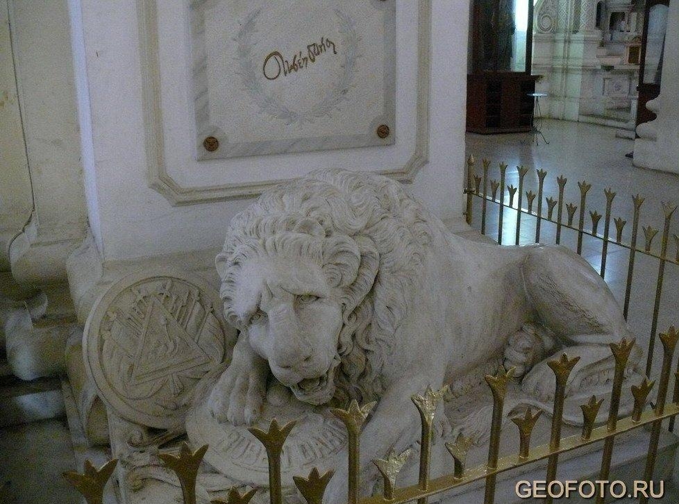 2.24 Могила Рубена Дарио в соборе Леона