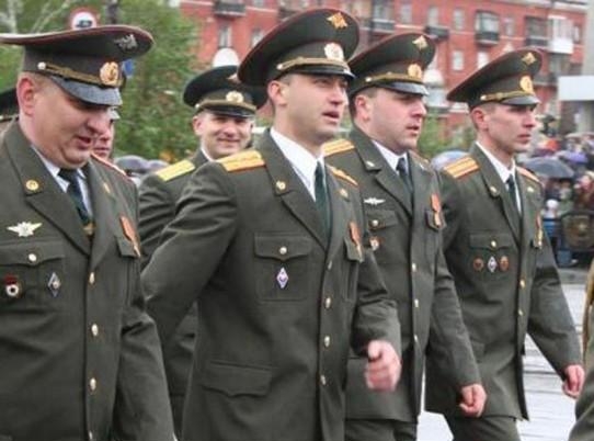 военнослужащие